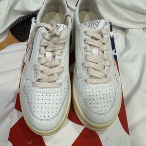 AUTRY white women’s platform Sneakers size 7, NWT!
